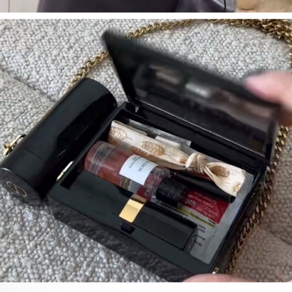 Dior lipstick case/bag with chain. Lipstick not included -GWP - Picture 2 of 7